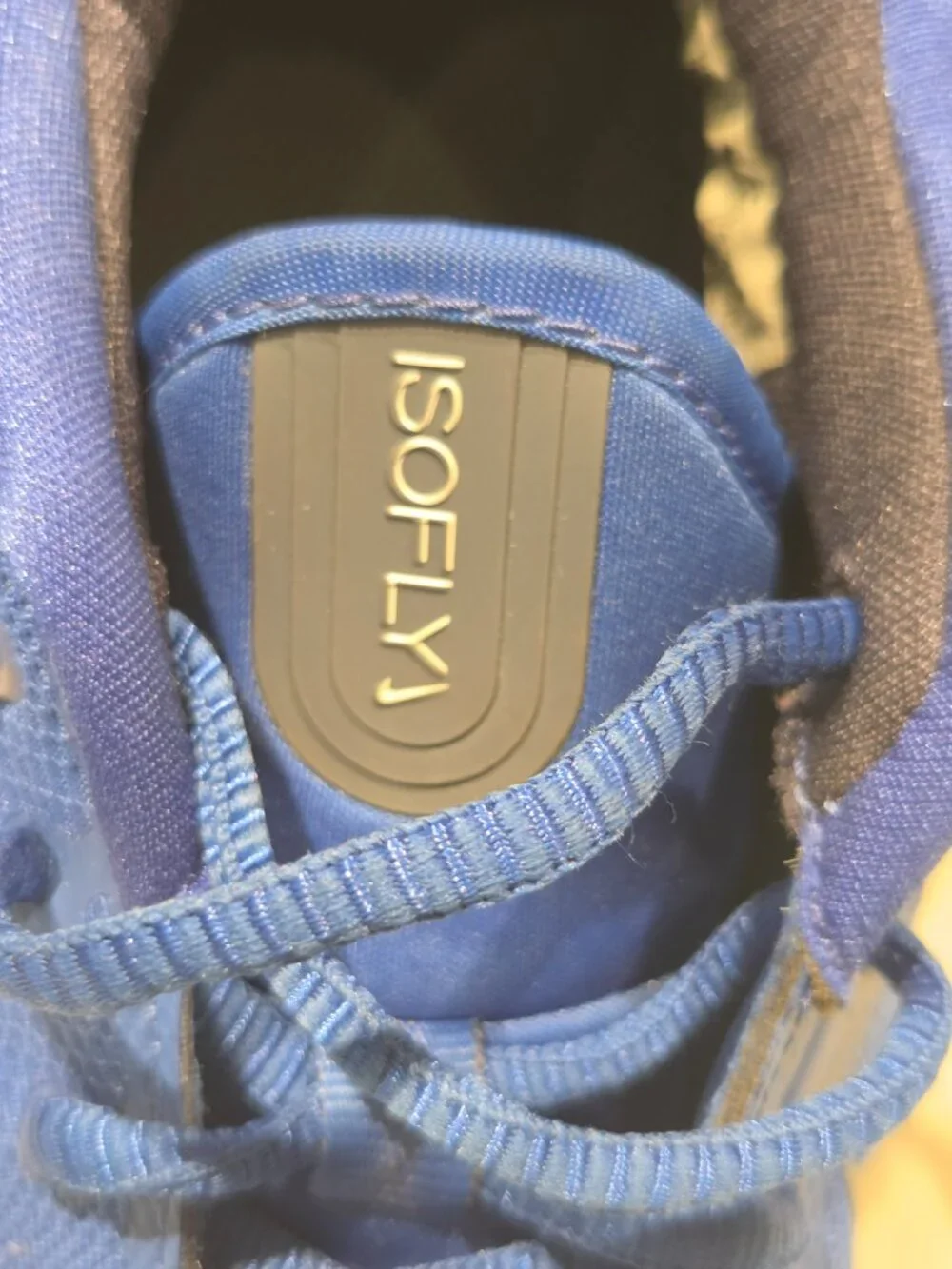 NIKE ISOFLY KIDS BASKETBALL/RUNNING SHOE ROYAL BLUE SIZE 6Y